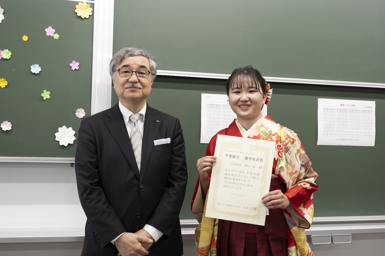 関口彩さん、松本里咲さん、大坪璃音さんが、本学科卒業論文発表優秀賞